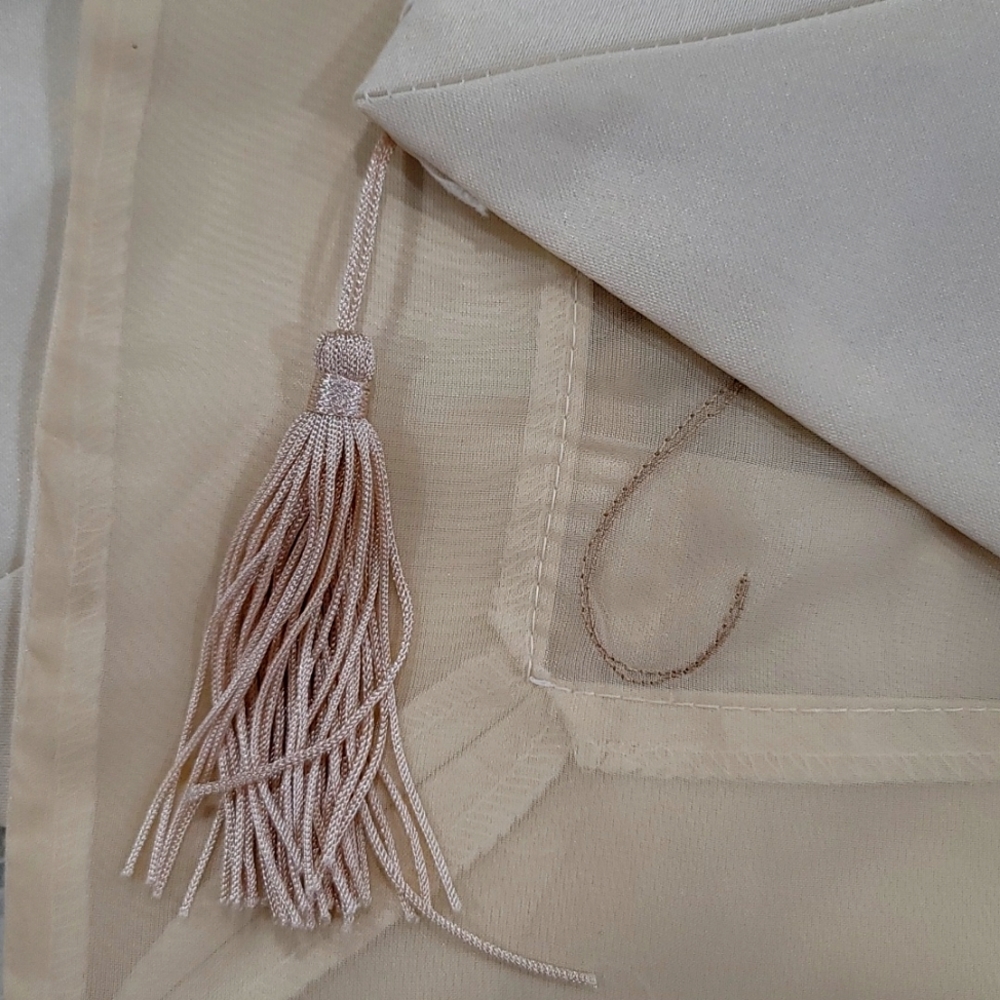 Tablecloth - Picture 3 of 6
